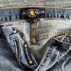 Great condition lucky brand jeans athletic 410 fit size 34 x 32 denim